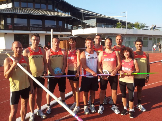 2012-08-13 19.05.15 Die EM-Starter des LC Paderborn (v.l.): Otmar Schulz, Dietmar Pott, Michael Striewe, Christina Bösch, Andreas Riedel, Ralf Simon, Julian Haagen, Gerd Westphal, Karin Förster und Peter Juhle