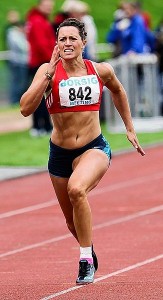 Chantal Butzek, Inna Weit und Sosefine Elsler (Bild) vom LC Paderborn stellen bei der Kurpfalz-Gala in Weinheim persönliche Bestleistungen über 100m auf (Foto: Finke)