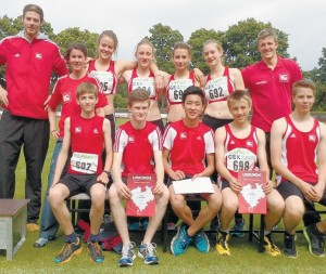 Die Nachwuchs-Mehrkämpfer vom LC Paderborn: (hinten v.l.) DasTrainer-Gespann Christian Scharf und Susanne Müller-Krusemark, Katharina Schweiker, Laura Pazmandi, Teresa Fritsch, Fiona Halbig und Sebastian Martin; (vorne v.l.): Manuel Arns, Vincent Rehse, Nicolas Schroedter, Lorenz Gamm und Maximilian Meyer .