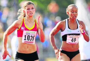 Inna Weit (links) sprintet an der Seite von Deborah Hufschmidt (MTG Mannheim). Foto: Pressefoto Baumann