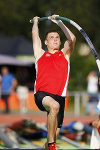Bei den Westfälischen Hallenmeisterschaften in Dortmund hatte Marvin Gregor mit 4,90 Meter eine neue persönliche Bestleistung im Stabhochsprung abgeliefert (Foto: Thomas Finke)