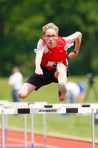 Frederik siegte über 80 Meter Hürden in guten 12,90 Sekunden