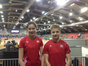 Doppelsieg über 800 Meter in Düsseldorf: Lina Hanich (2:21,49min) und Simon Lohmann (2:05,83min)